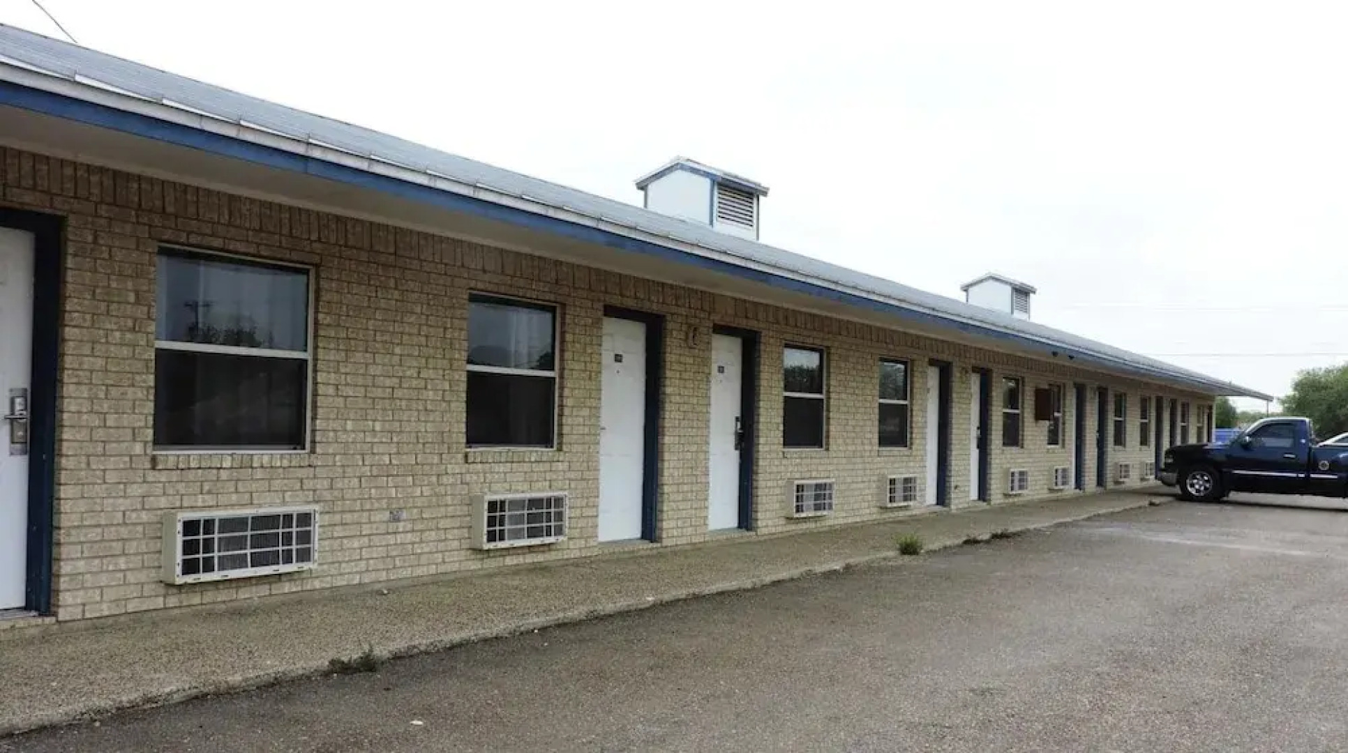 Riata Inn Crystal City