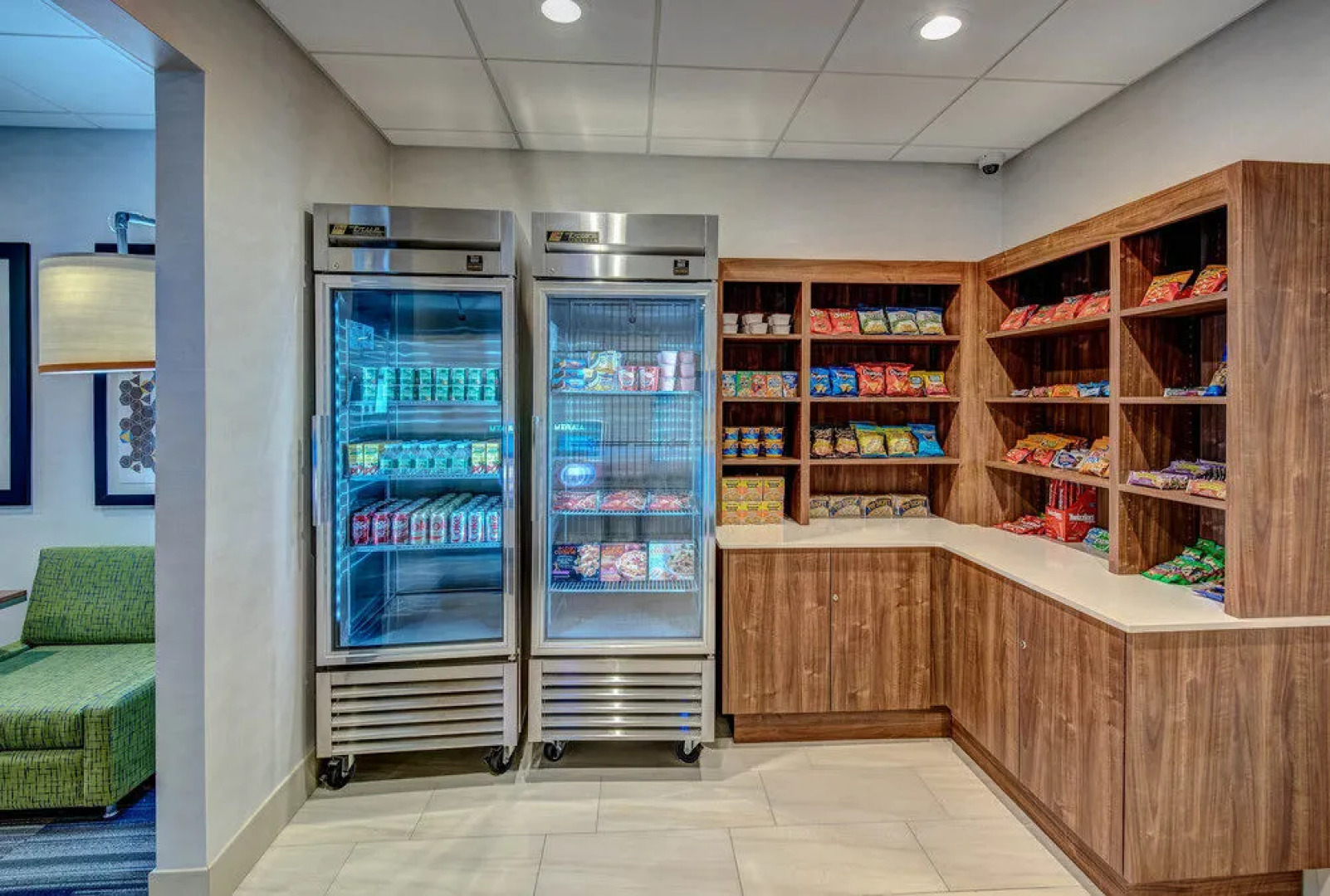 Holiday Inn Express & Suites Woodbridge