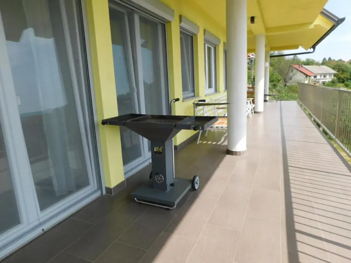 Yellow House Grabrovec