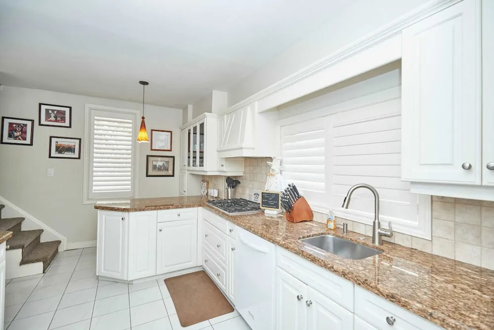 Niagara Lakefront Charm