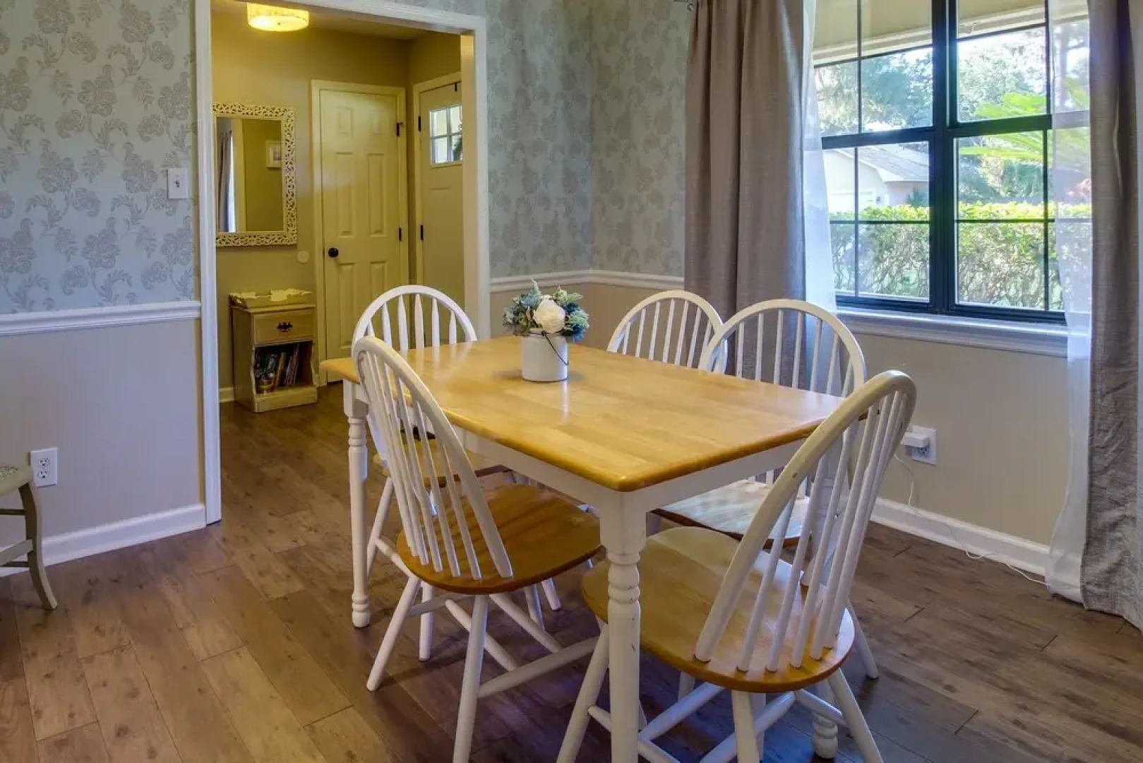 Sunny Savannah Home w/ Hot Tub ~ 10 Mi to Downtown