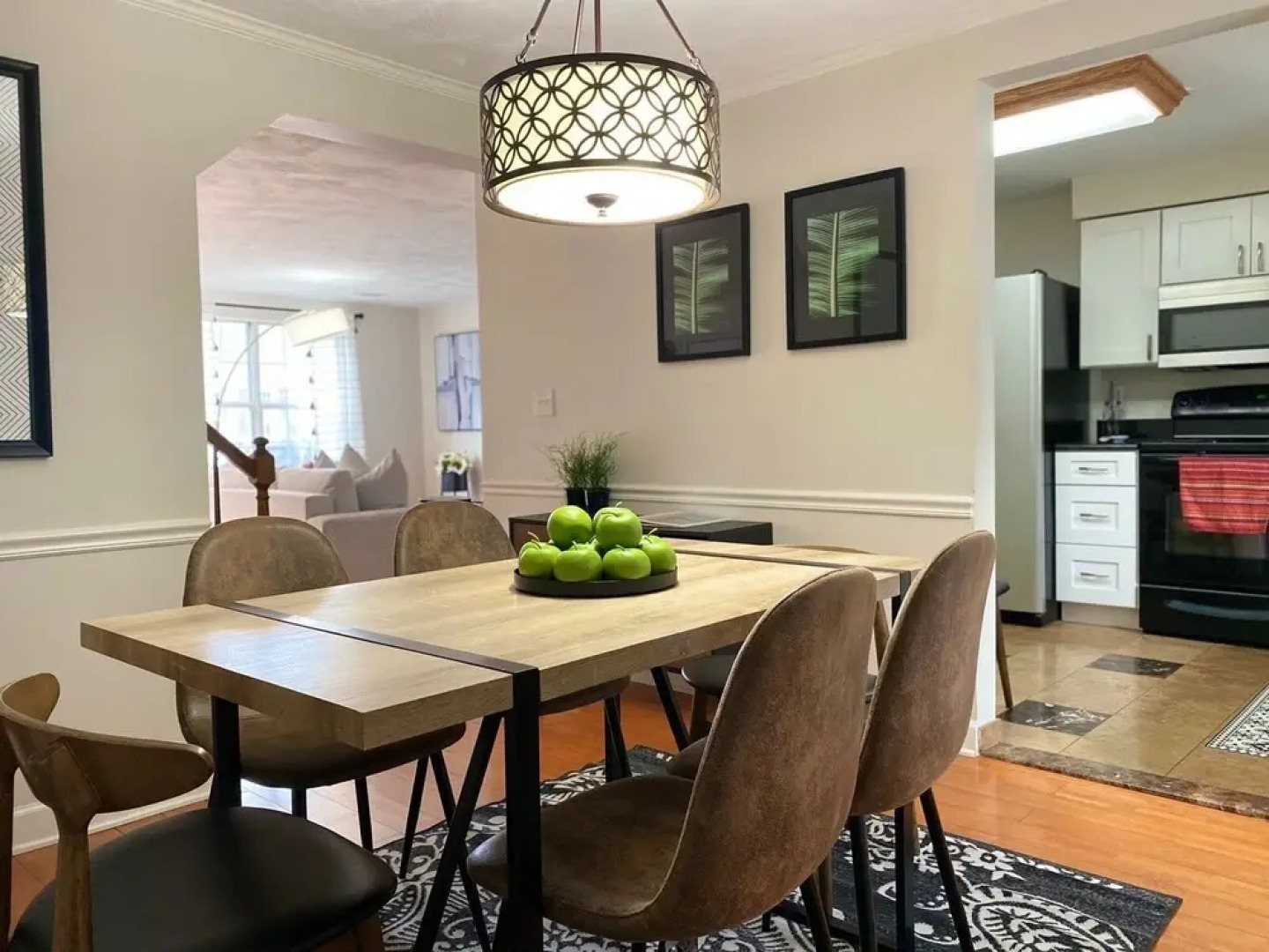 Top Rated Townhome - Our Reviews say it All. Large Discount During Pandemic. Self Checkin, Pet Friendly! Super-host Support