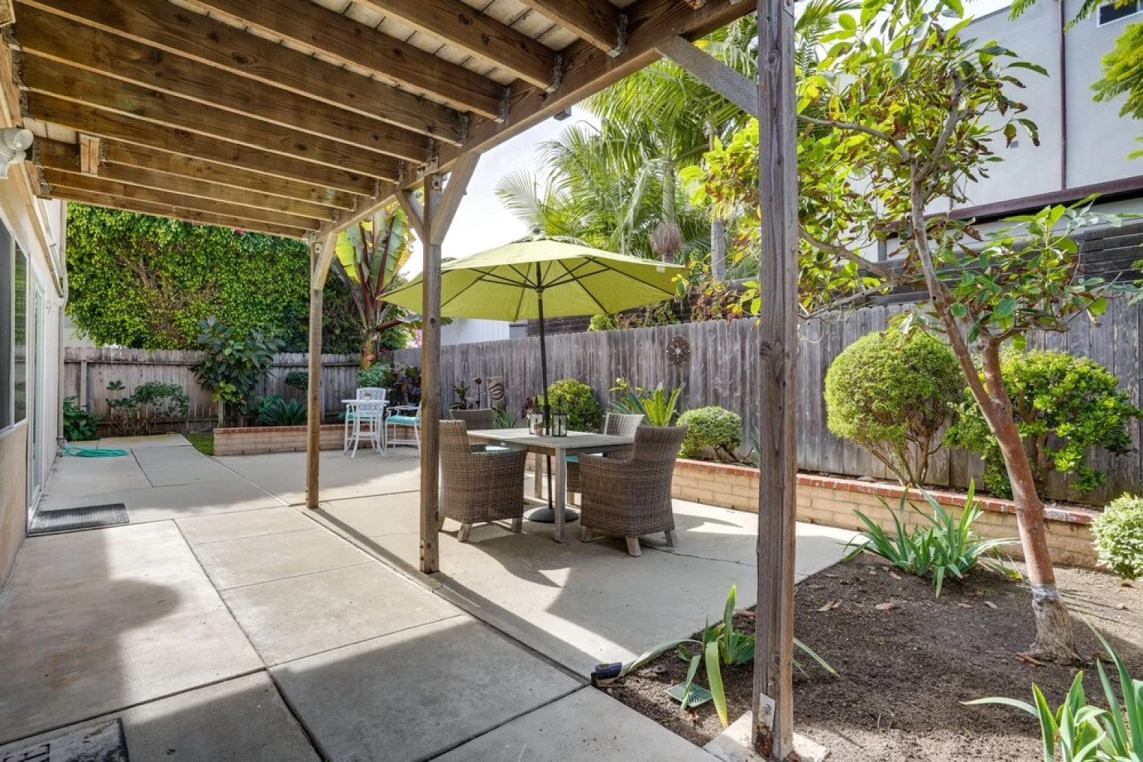Viva Ventura: Duplex With Patio - Walk to Beach!