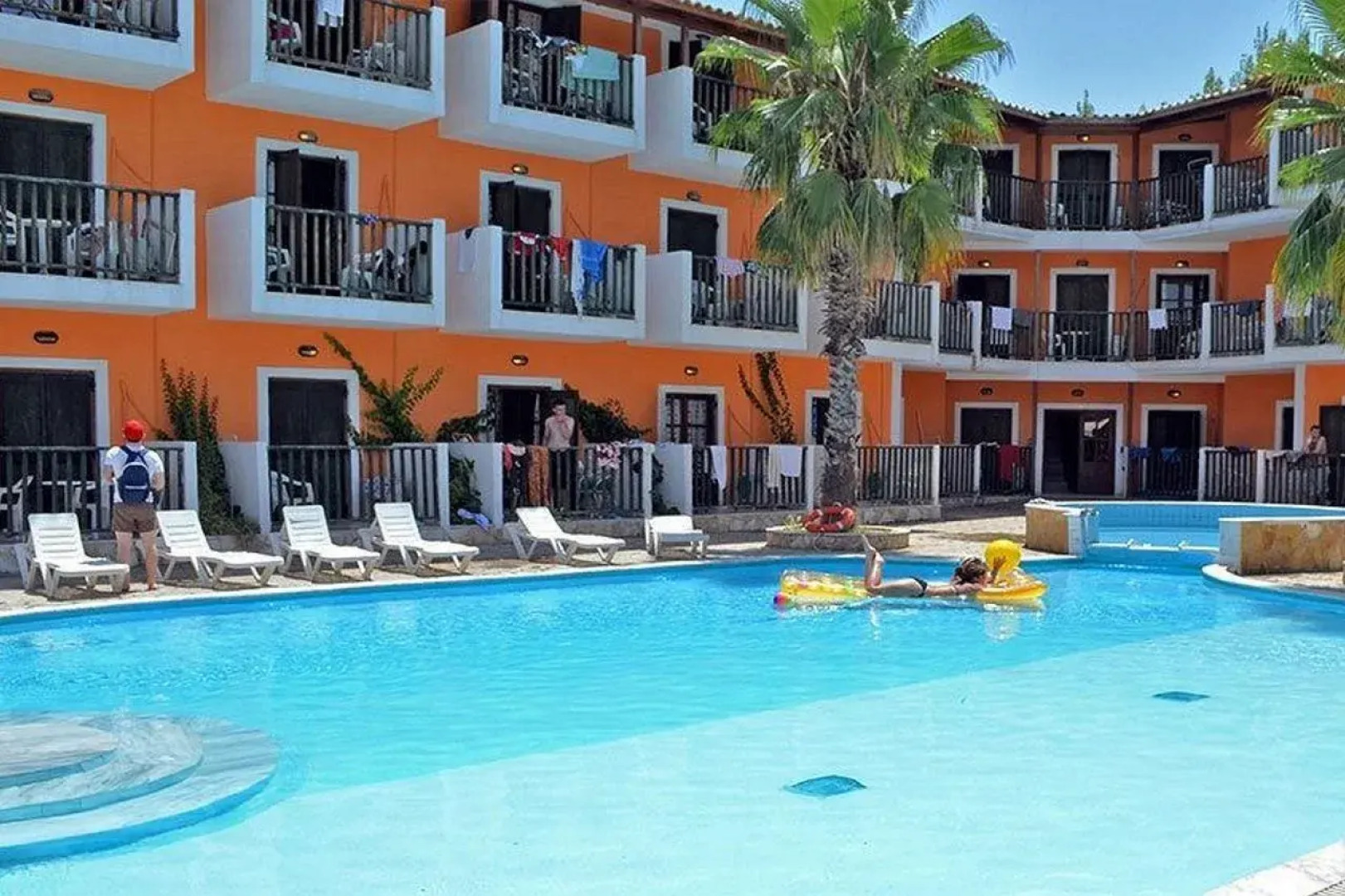 Dimis Studios and Apartments