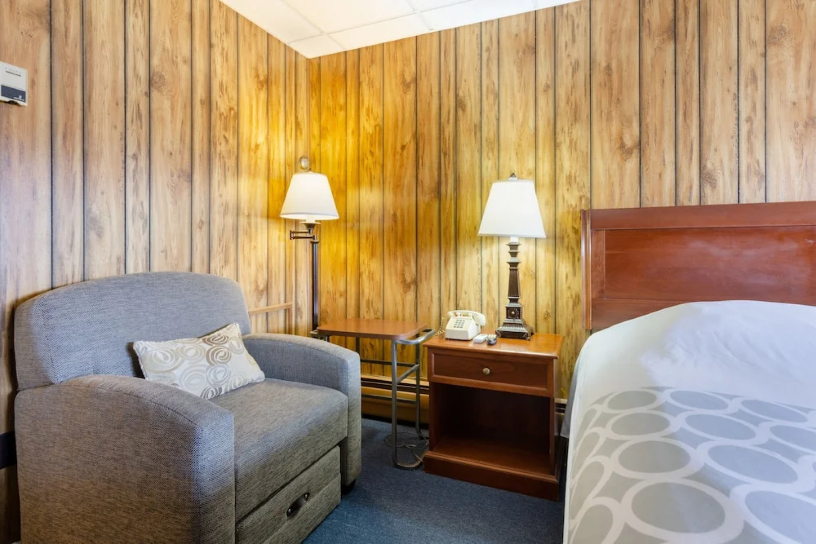 Knob Hill Motor Lodge – Hillsville