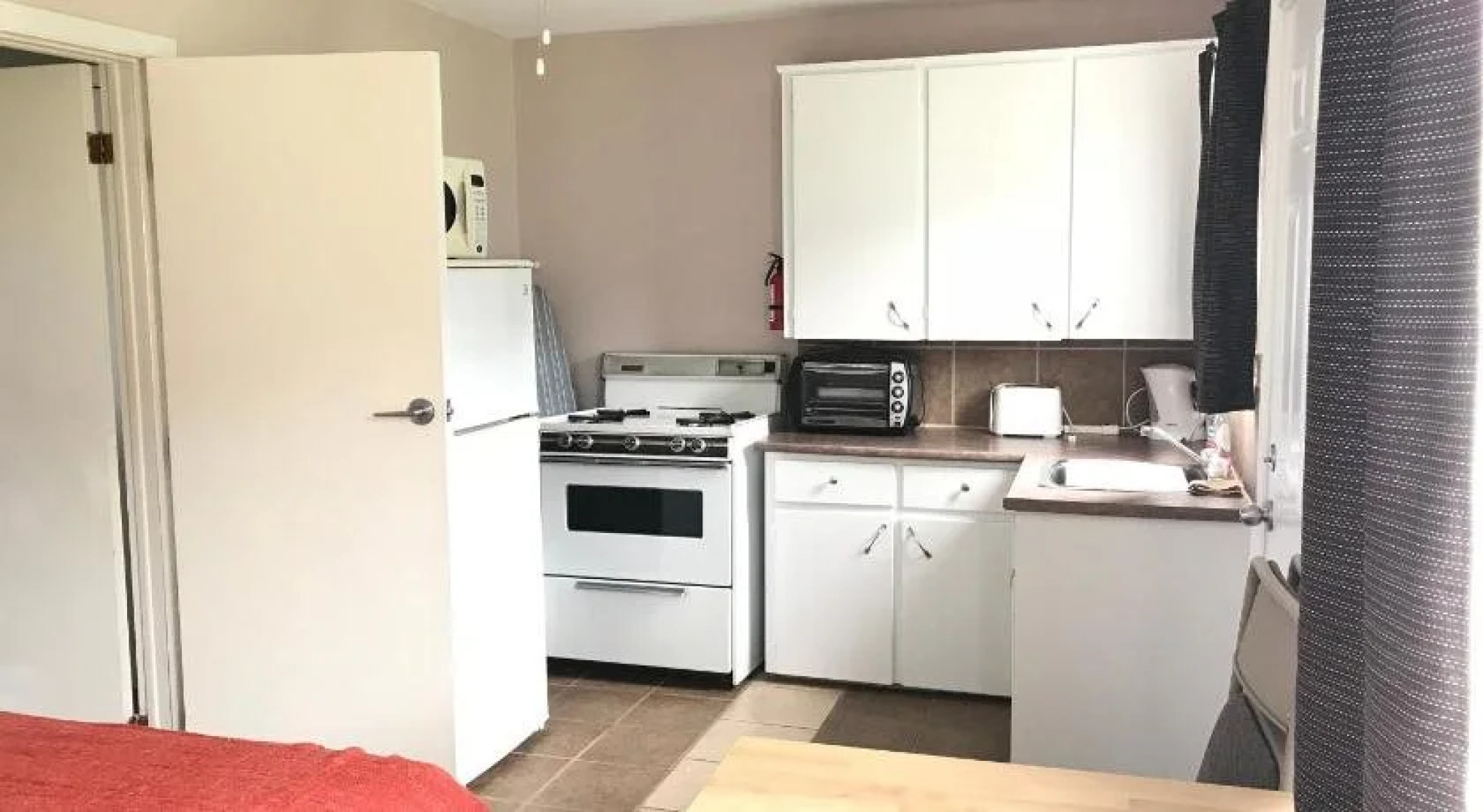 Anchor Motel and Suites