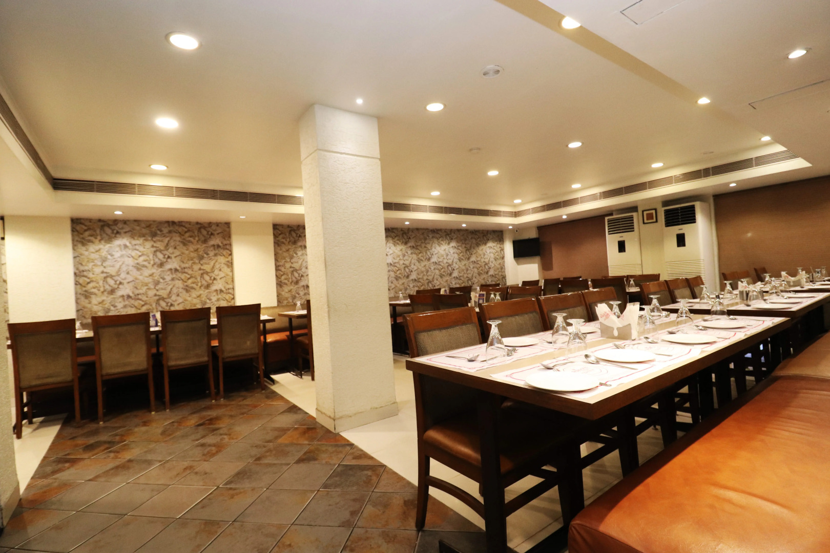 Hotel Rajhans Regent