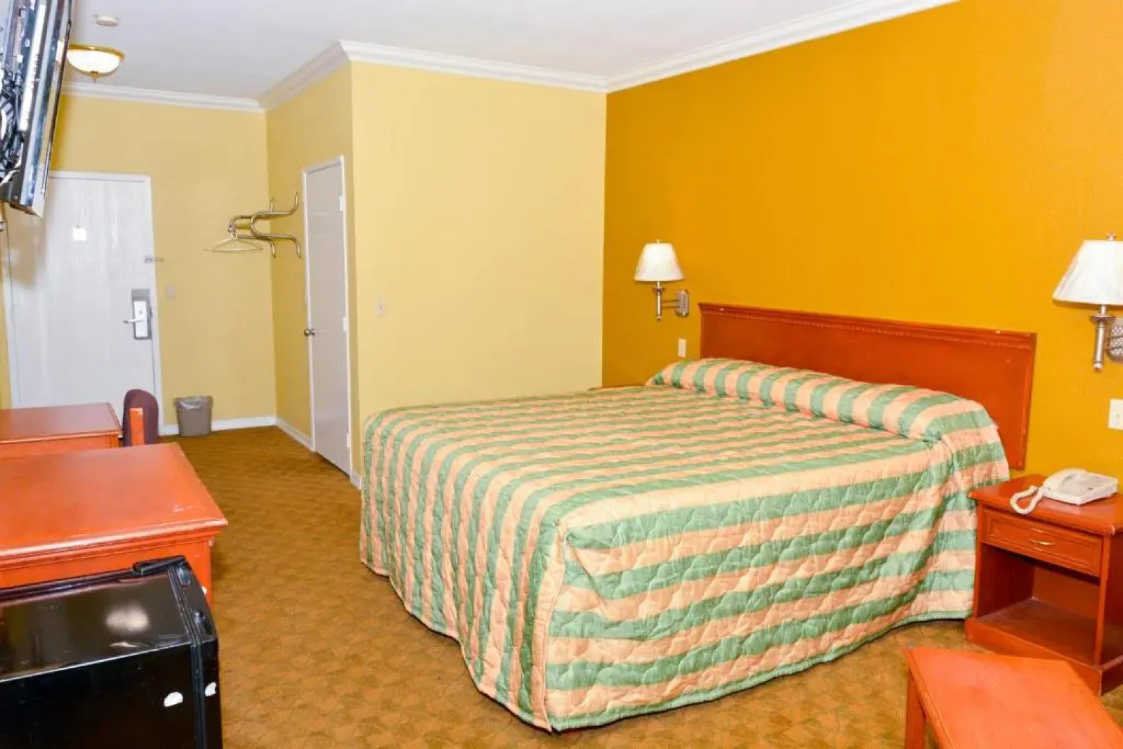 Bellflower Travel Inn