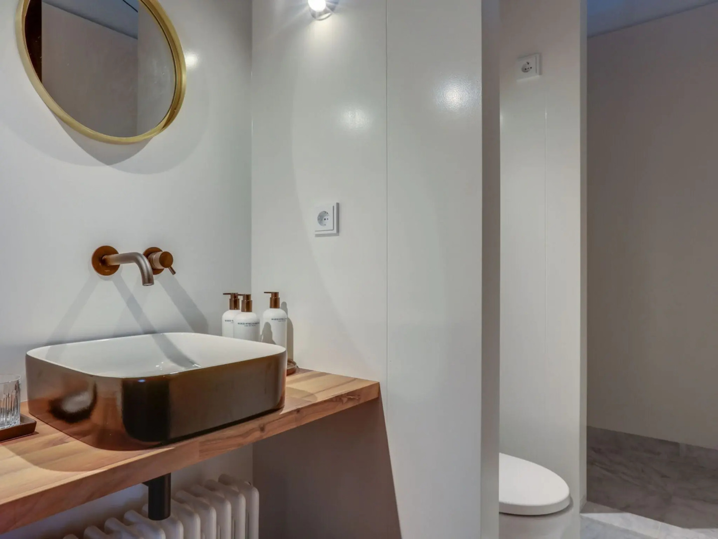 Inn in Ternaard Near Heritage