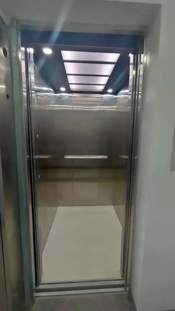 2-bedroom Elegant Condo With Sunrise & Mountain View