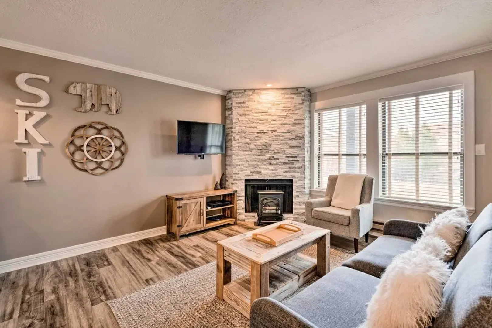Chic Eden Condo w/ Pool Access < 5 Mi to Ski!