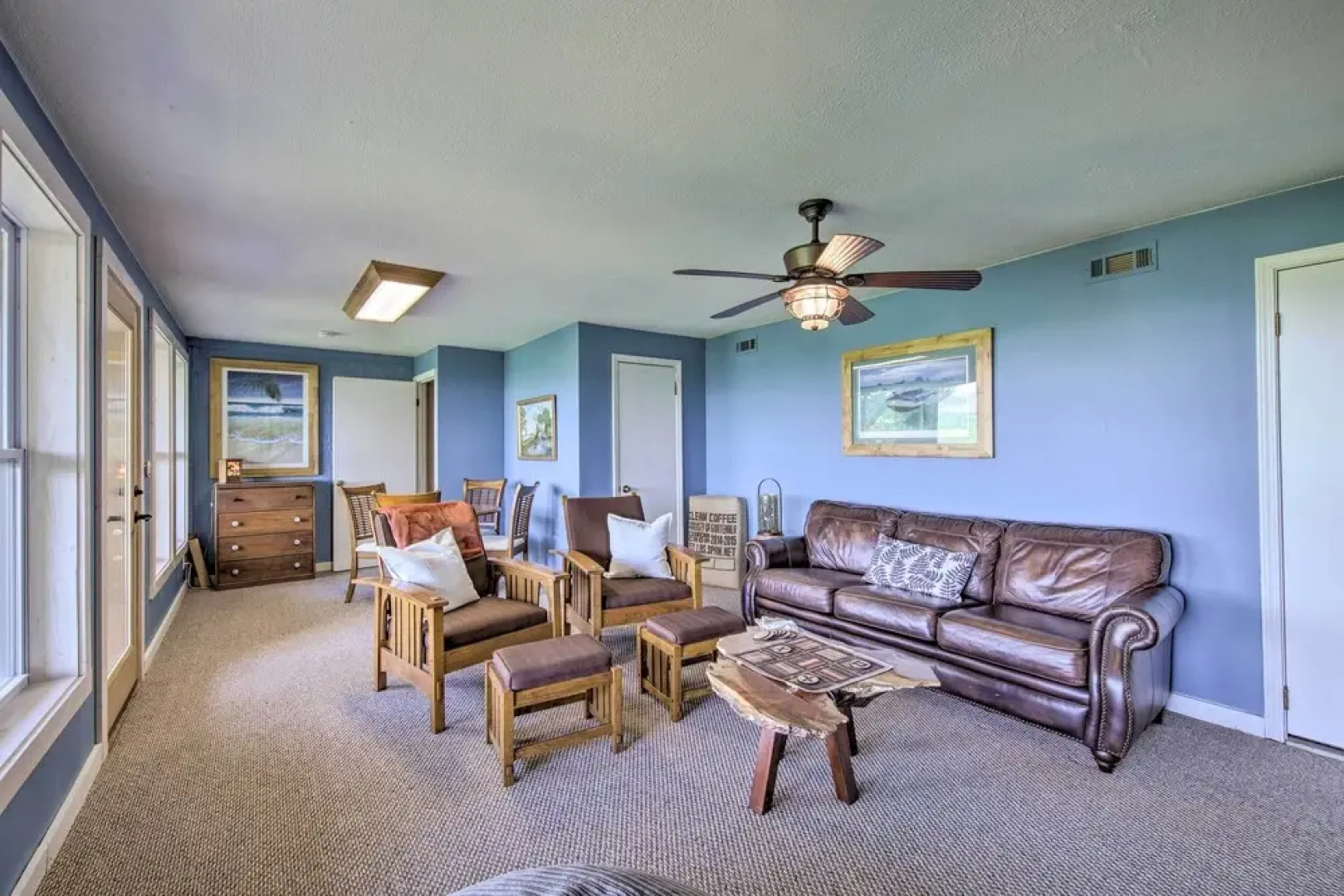 Treetop Hideout w/ Long-range Mountain Views!