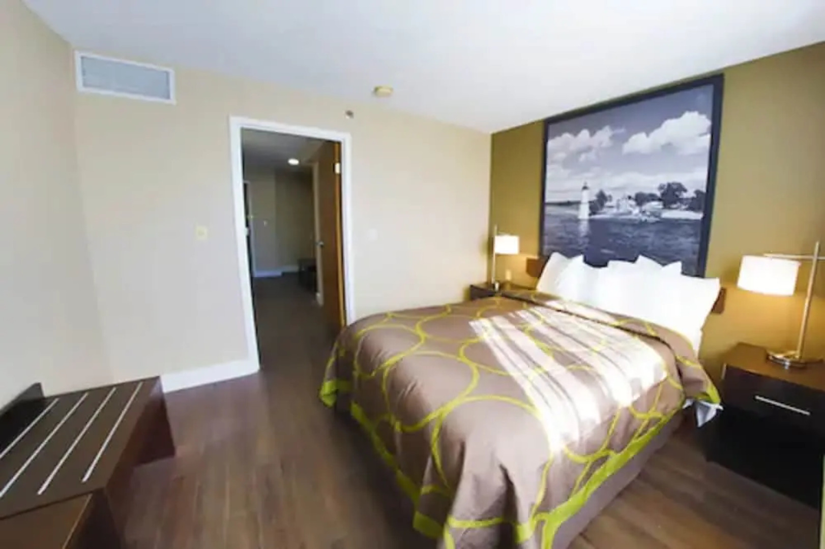 Super 8 Ajax/Toronto On