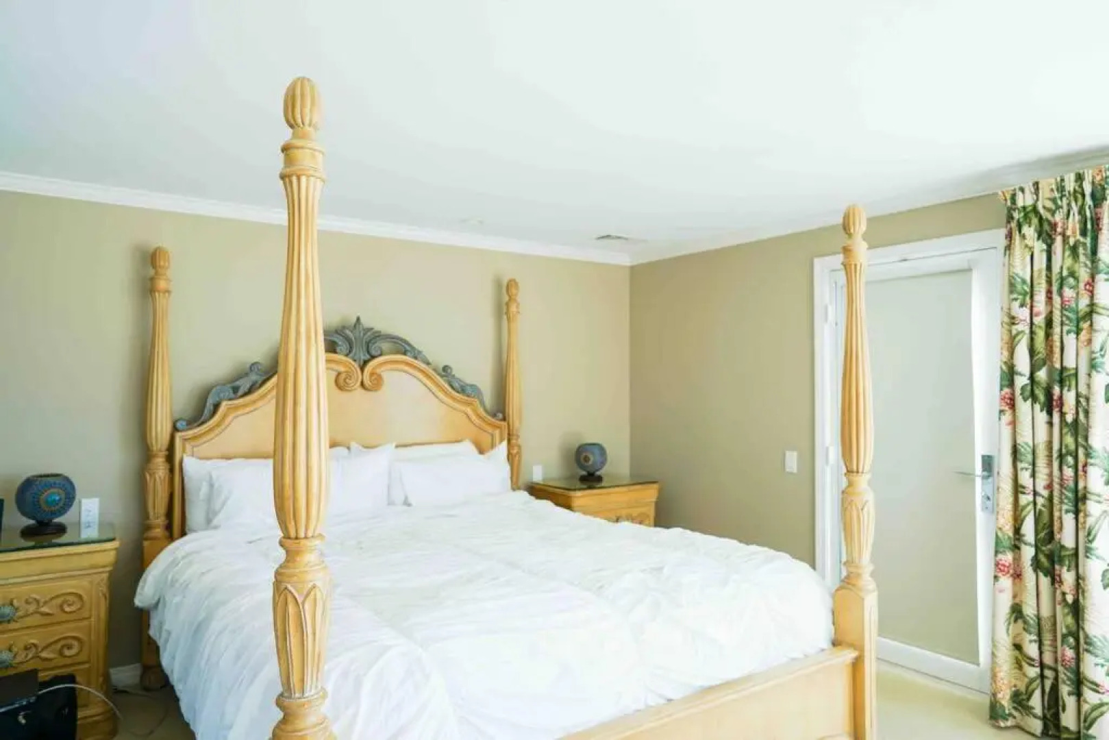 Stunning Hollywood Beach Ocean Front Home-0xnard