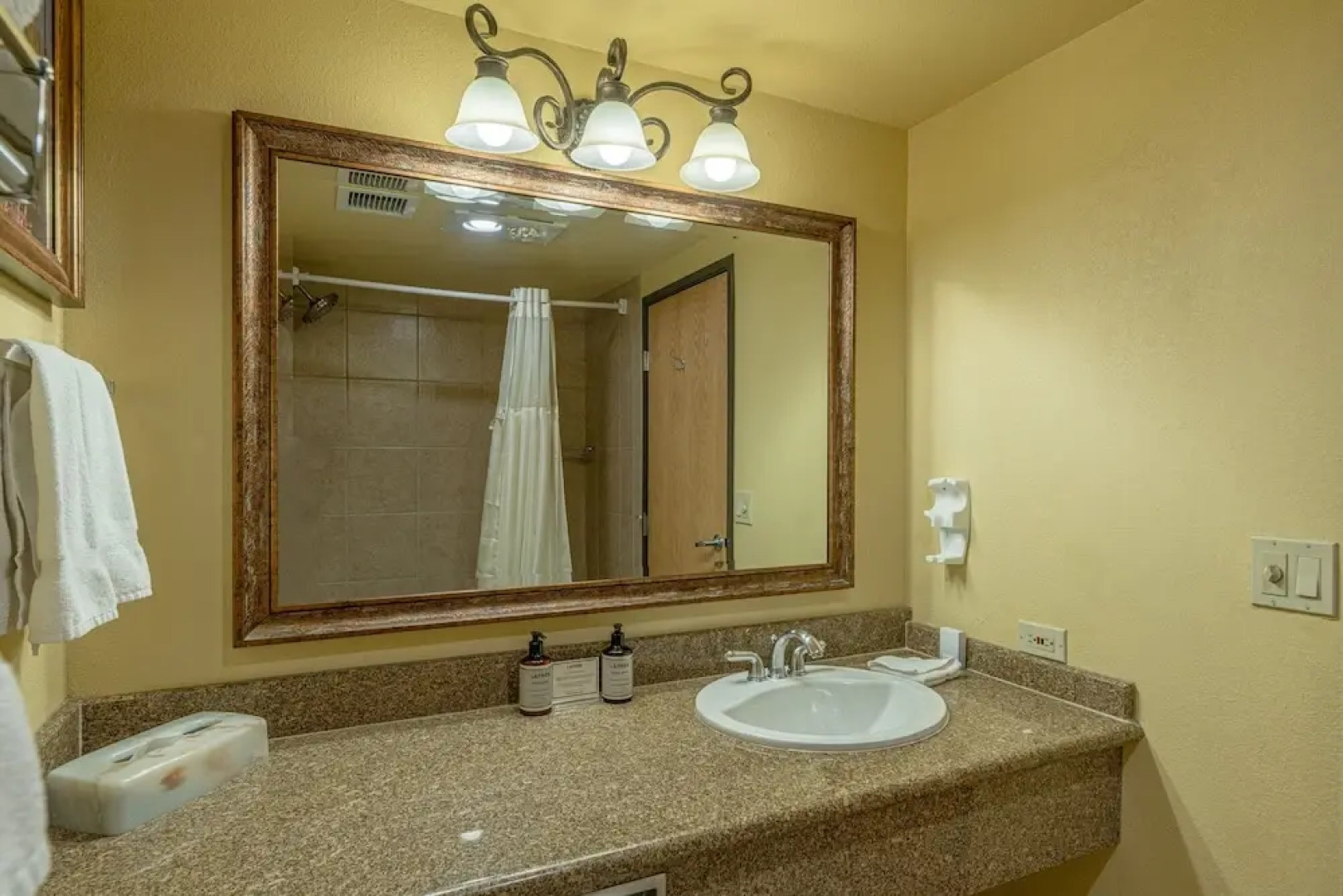 Grand Lodge 1-Bedroom Condo with 3 Queens & Close to Everything 1 Condo - No Cleaning Fee! by RedAwning