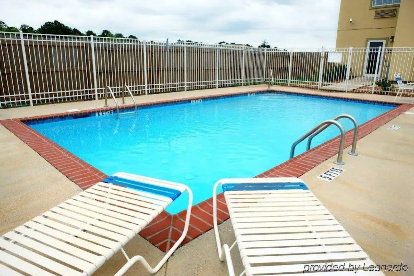 Red Roof Inn & Suites Lake Charles