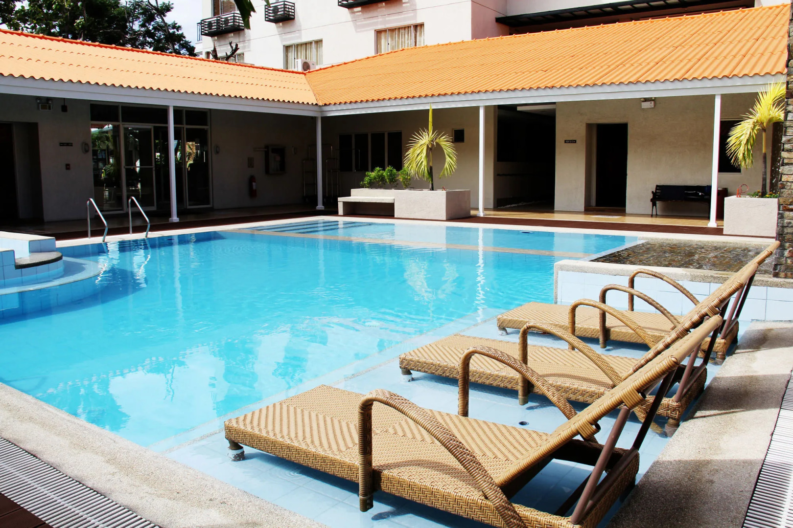 Court Meridian Hotel and Suites