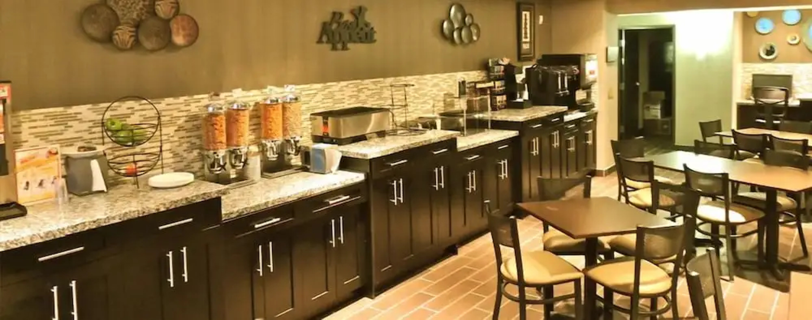 Stoughton Western Star Inn & Suites