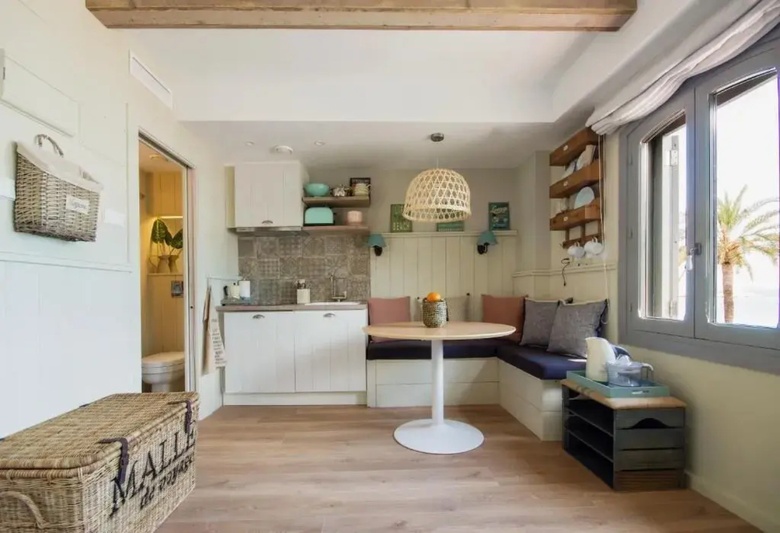 The Beach House - Studios & Suites