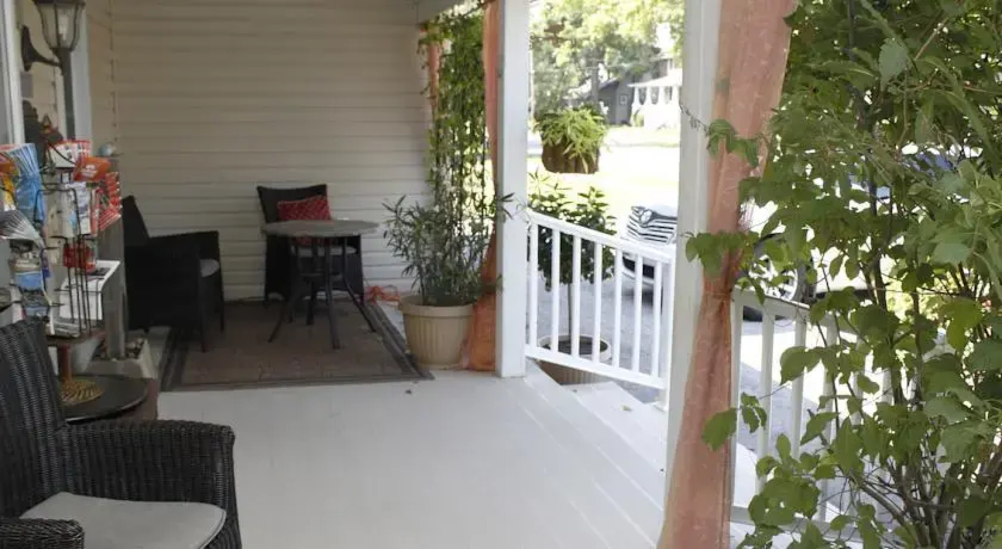 LakeBreeze Niagara Bed & Breakfast