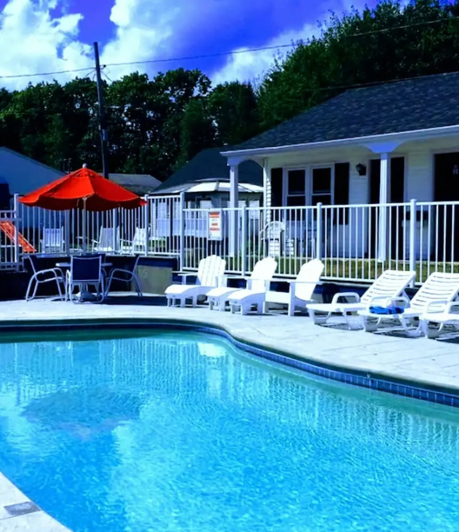 Carriage House Motel Cottages & Suites