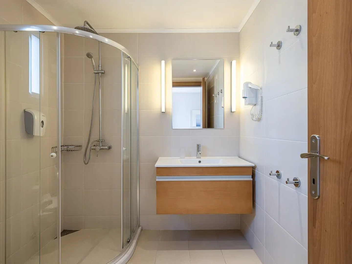 Отель Caldera Beach