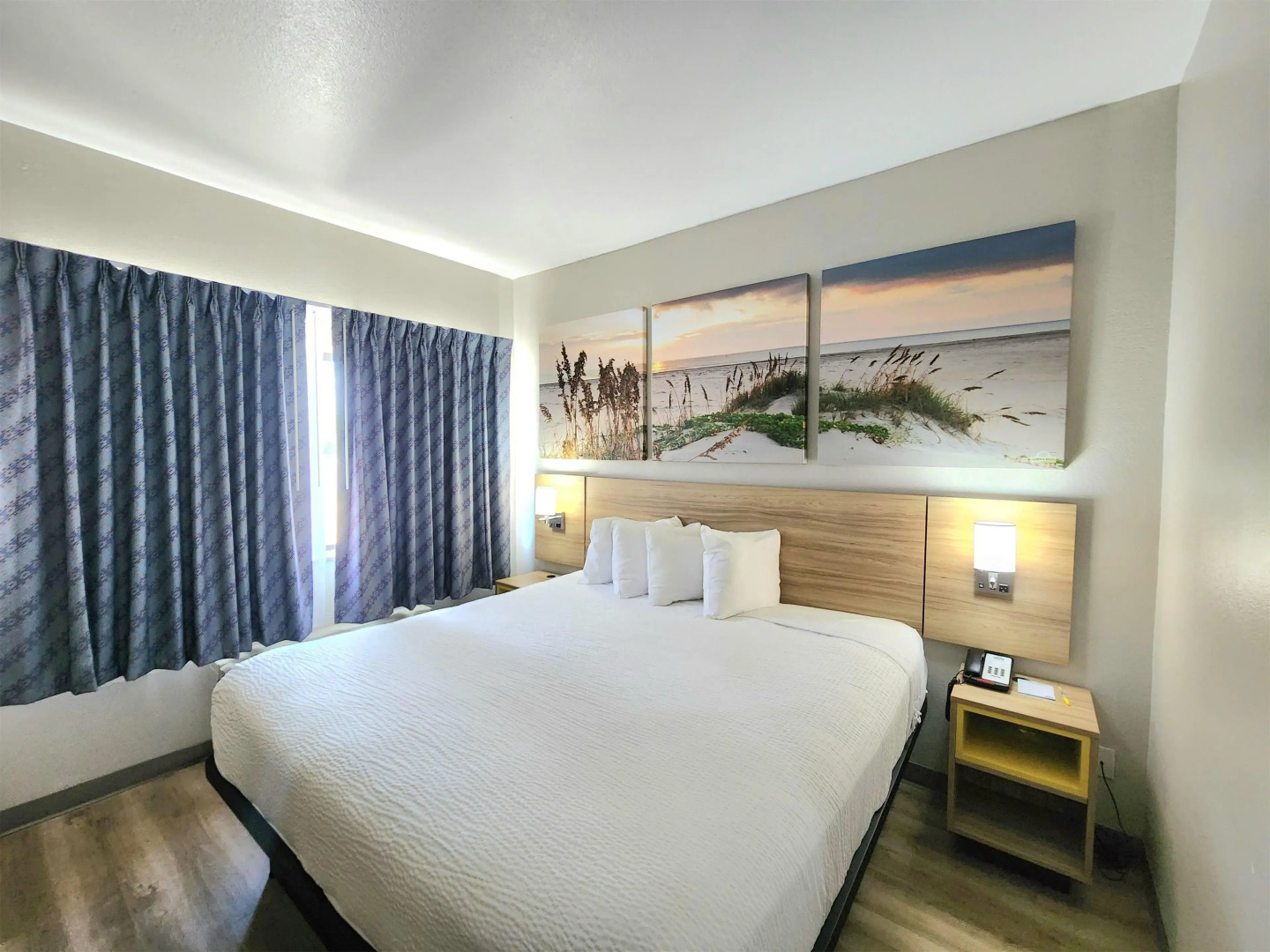 Days Inn & Suites by Wyndham Corpus Christi Central