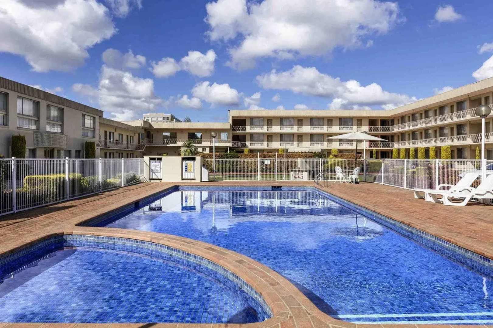 Central Motel & Apartments, Best Western Signature Collection