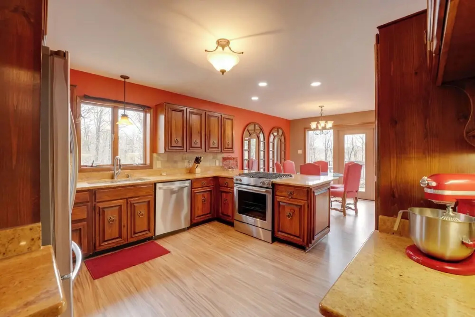 Stunning Southaven Estate: Pool & Spacious Deck!