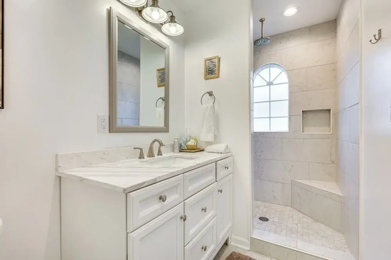 Oak Island Cottage: Minutes to Long Beach!