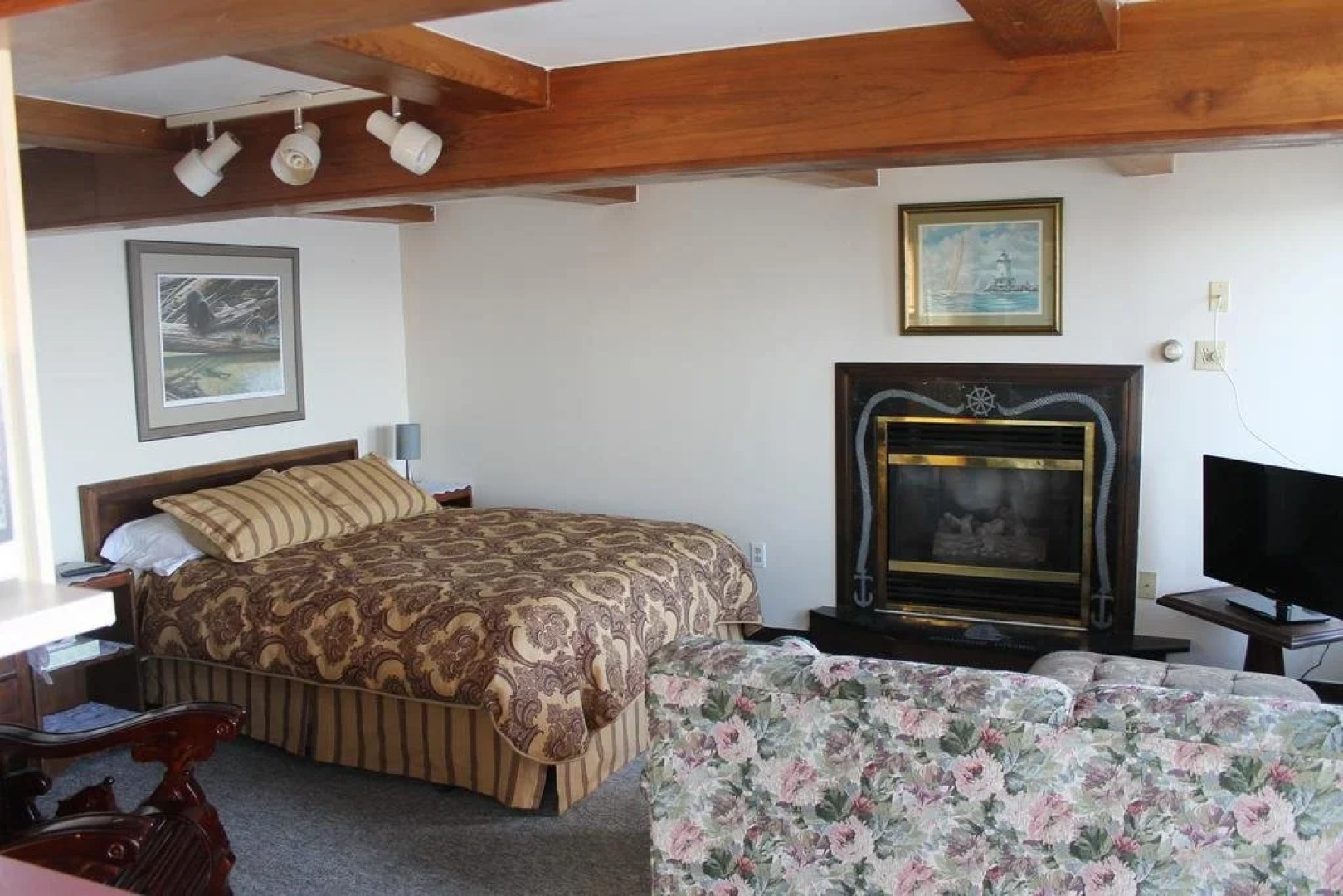 Lily Front Motel & Cottages