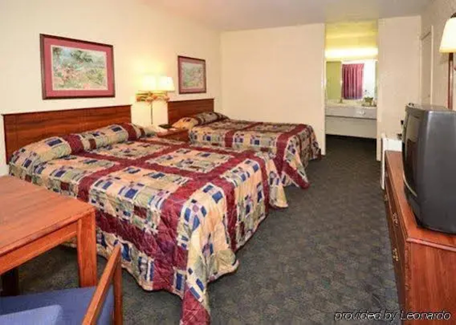 Rodeway Inn & Suites