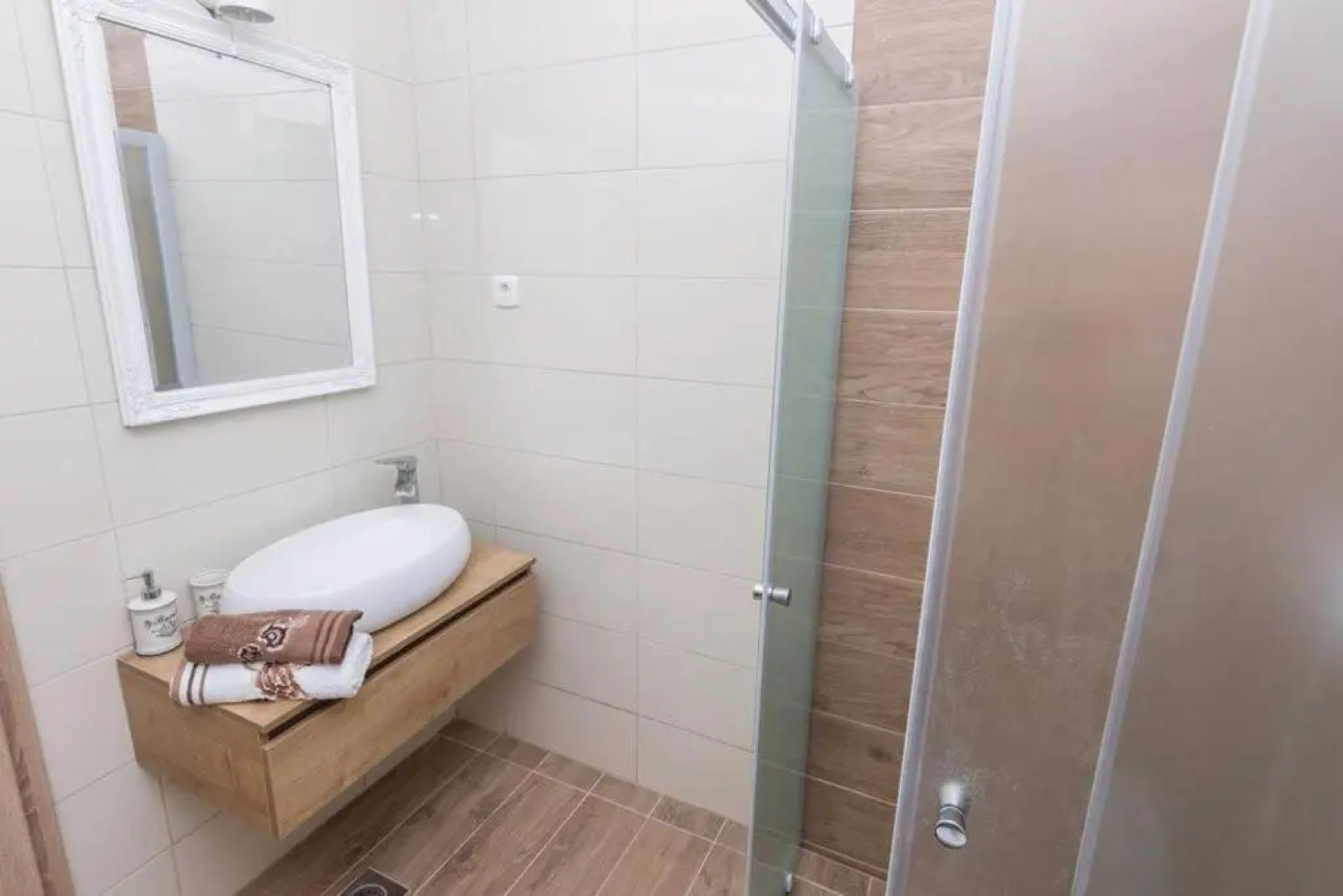 Lux stone house with pool, jacuzzi, sauna near beach