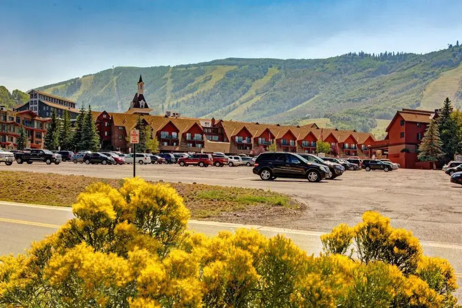 2BR Empire House Condo by RedAwning