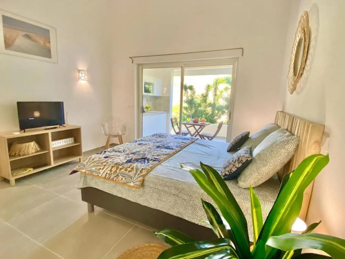 Beautiful suite S15, pool, next to Pinel Island