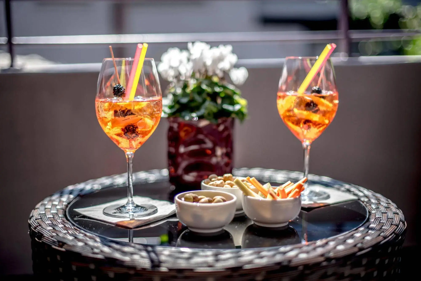 Uve Rooms & Wine Bar