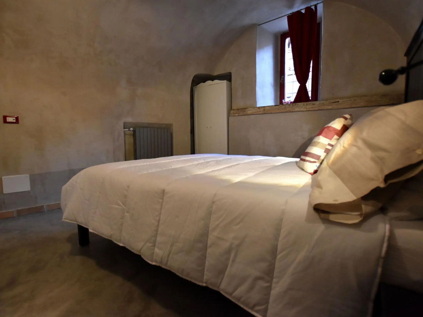 Ancient, Renovated Farmstead With Private, Equipped Garden. Only 3km From the Lake