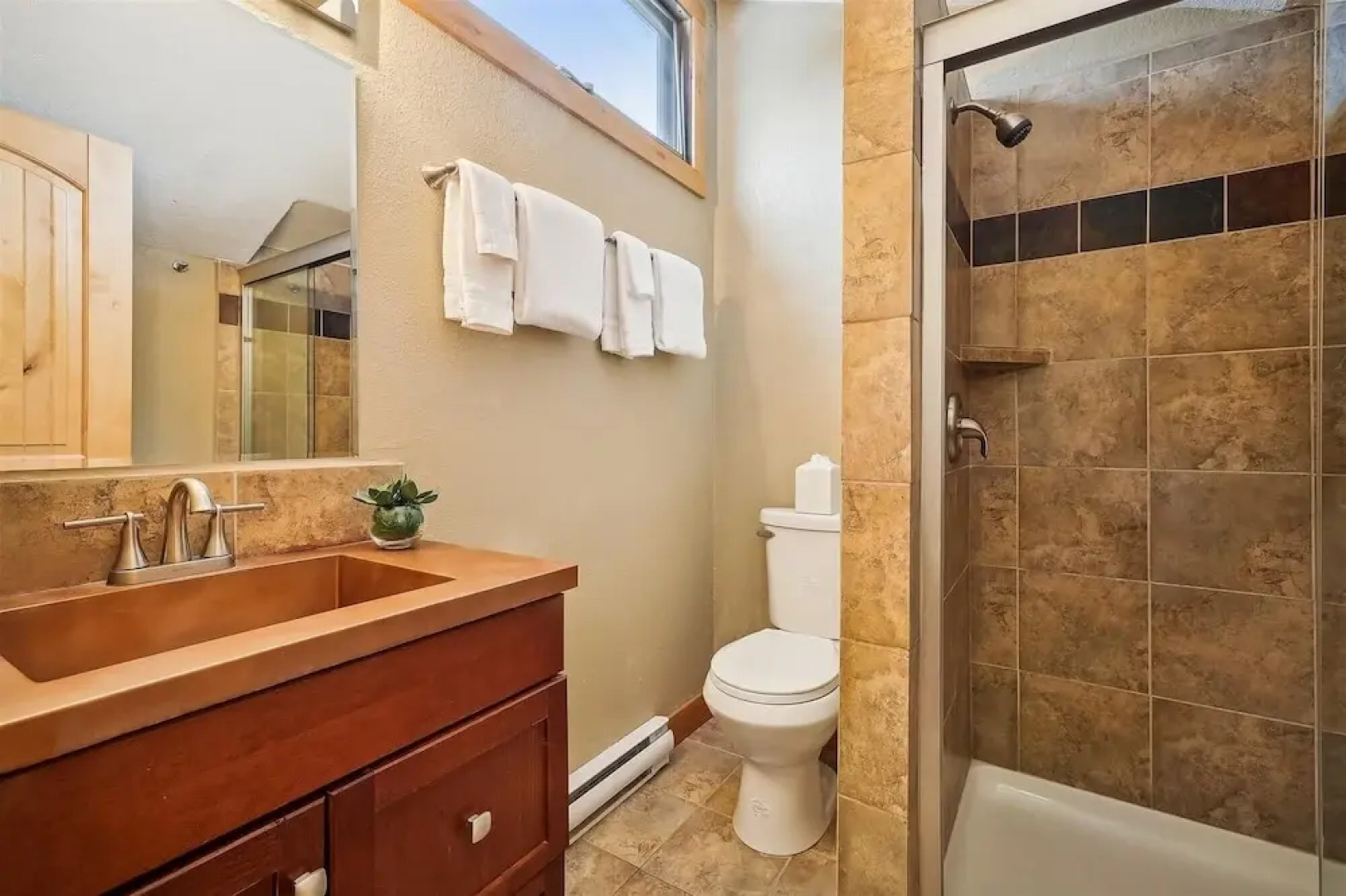 4 O'clock Lodge A16 1 Bedroom Condo by RedAwning