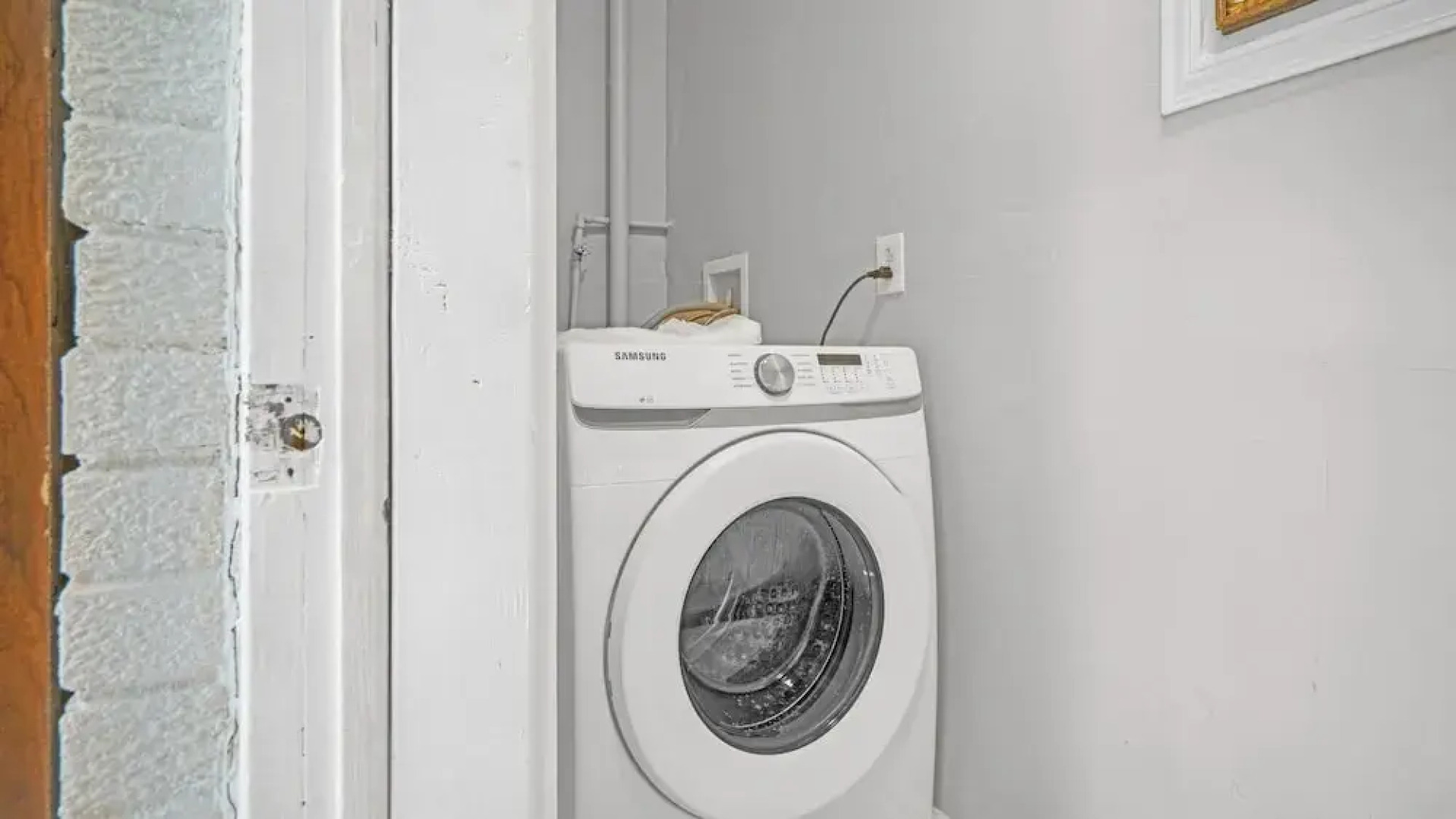 Spacious 3 Bedroom Home With Full Kitchen - Minutes From ATL Airport! 3 Home by Redawning