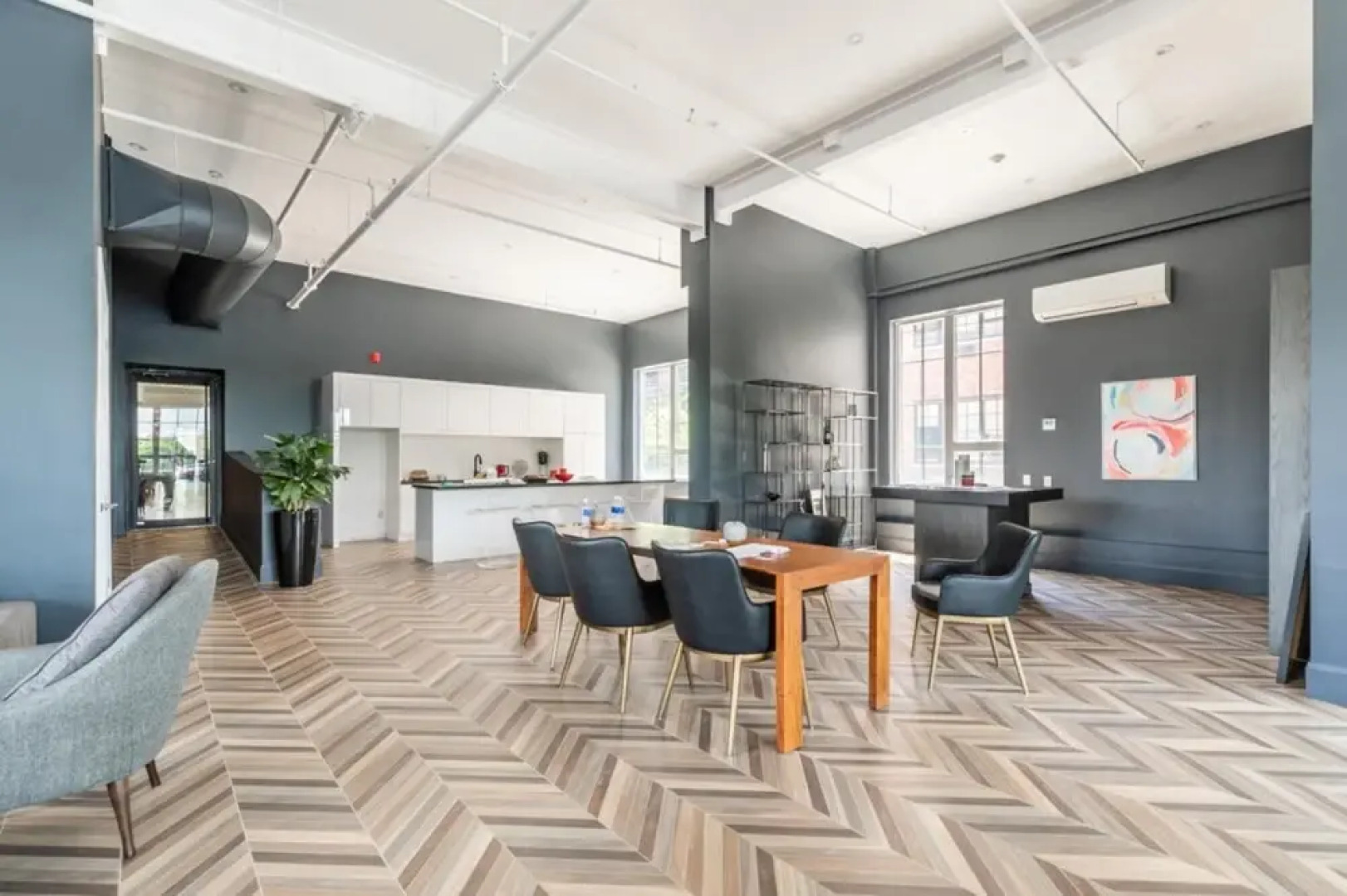 Spacious 2Br Dundurn Loft Rooftop Terrace Parking Gym