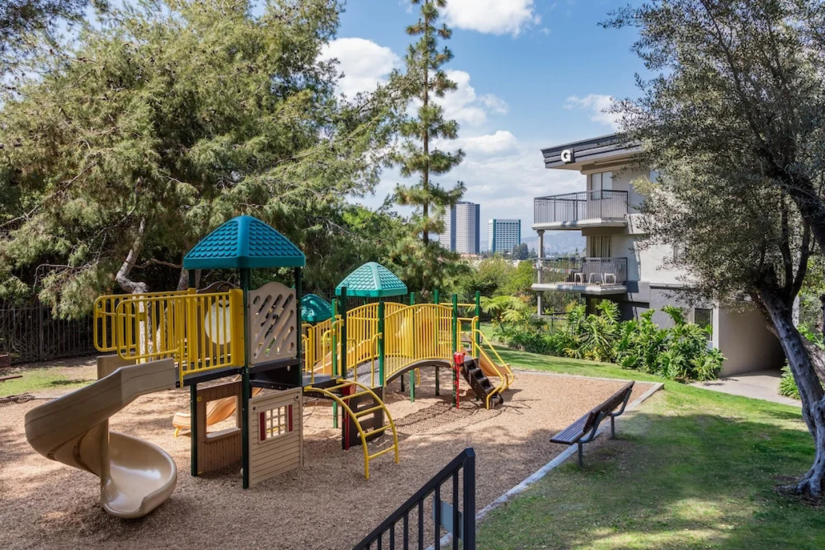 Oakwood Toluca Hills