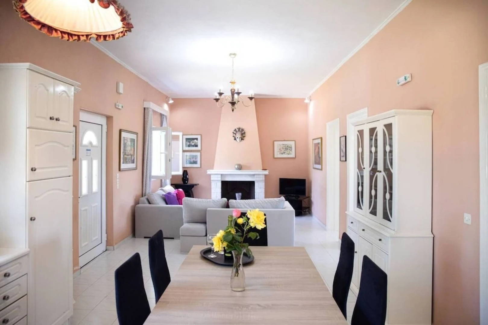 Villa Amorossa Beachfront 3 Bedroom in Roda