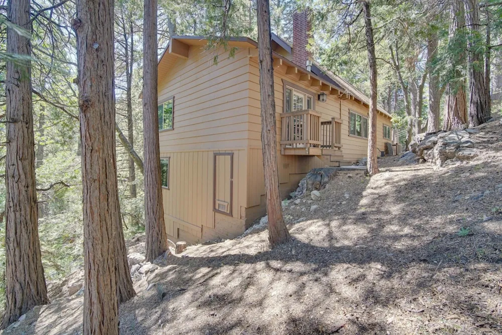 Serene Cabin Rental Near Lake Arrowhead Village!