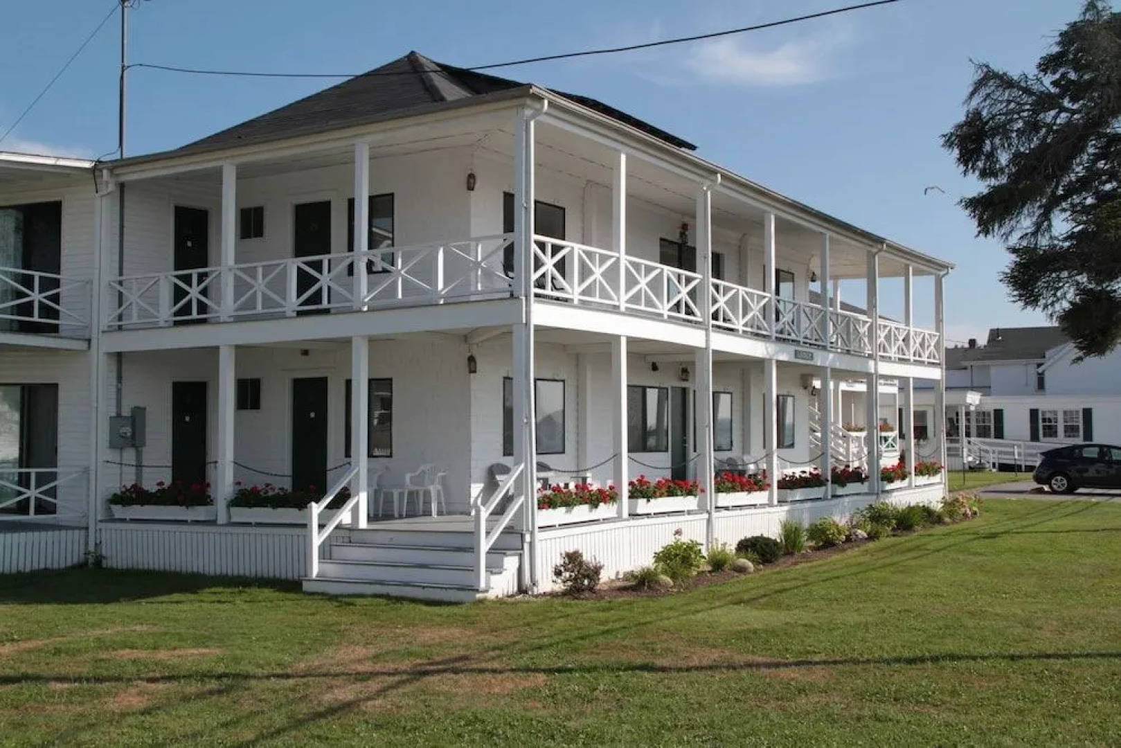 Bluebird Ocean Point Inn