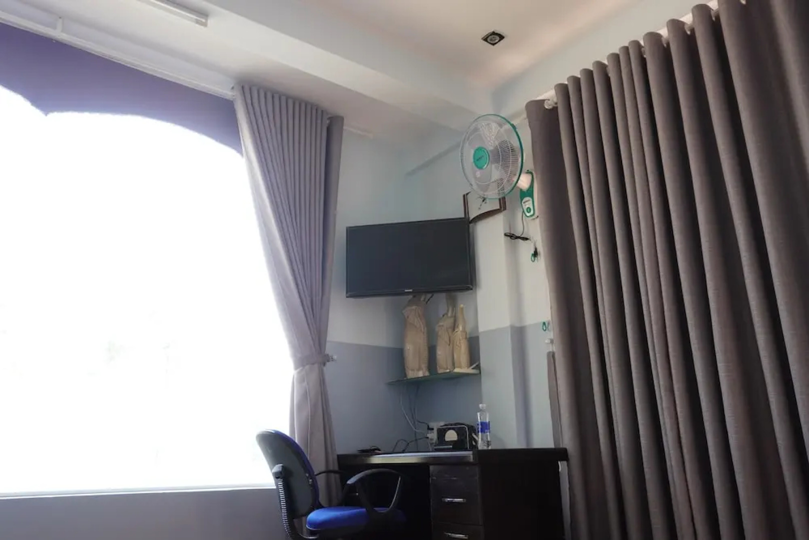 Nha Nghi Van Long Elephants