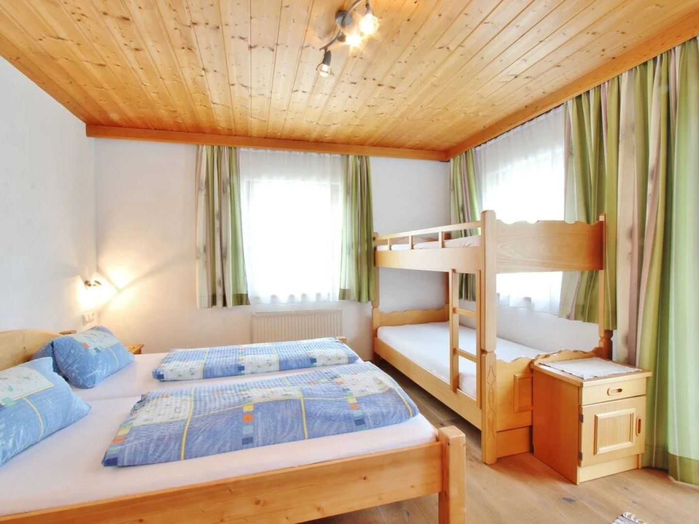 Spacious Apartment in Neukirchen am Großvenediger With Pool