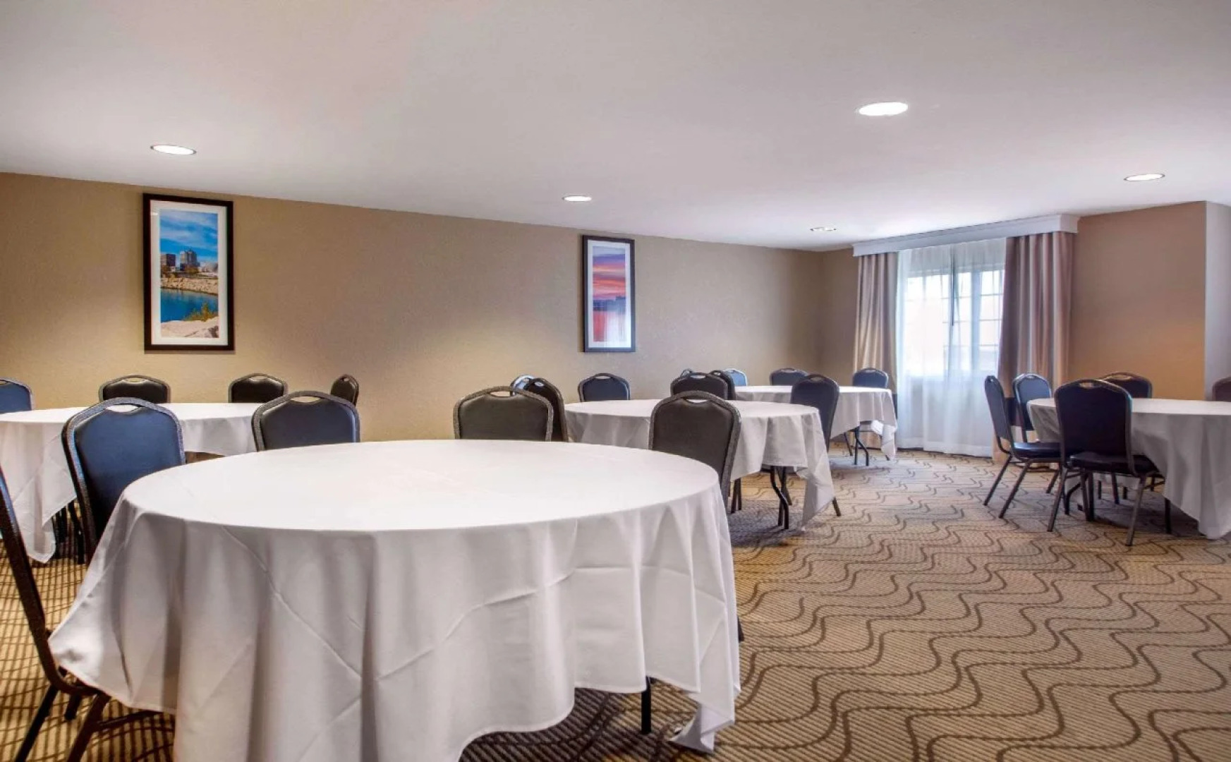 Comfort Suites Johnson Creek Conference Center