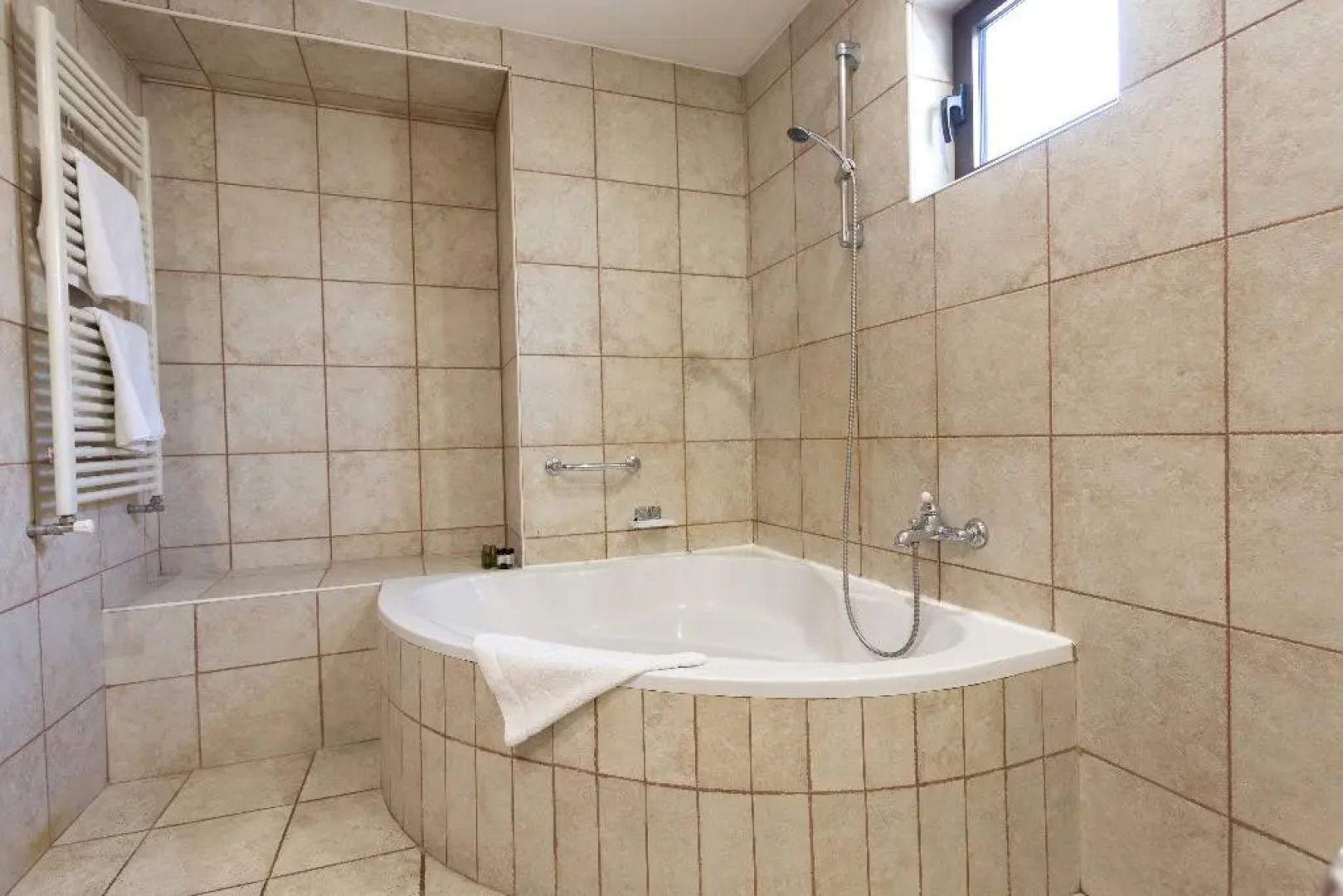 Zeus Essence Bucharest Opera