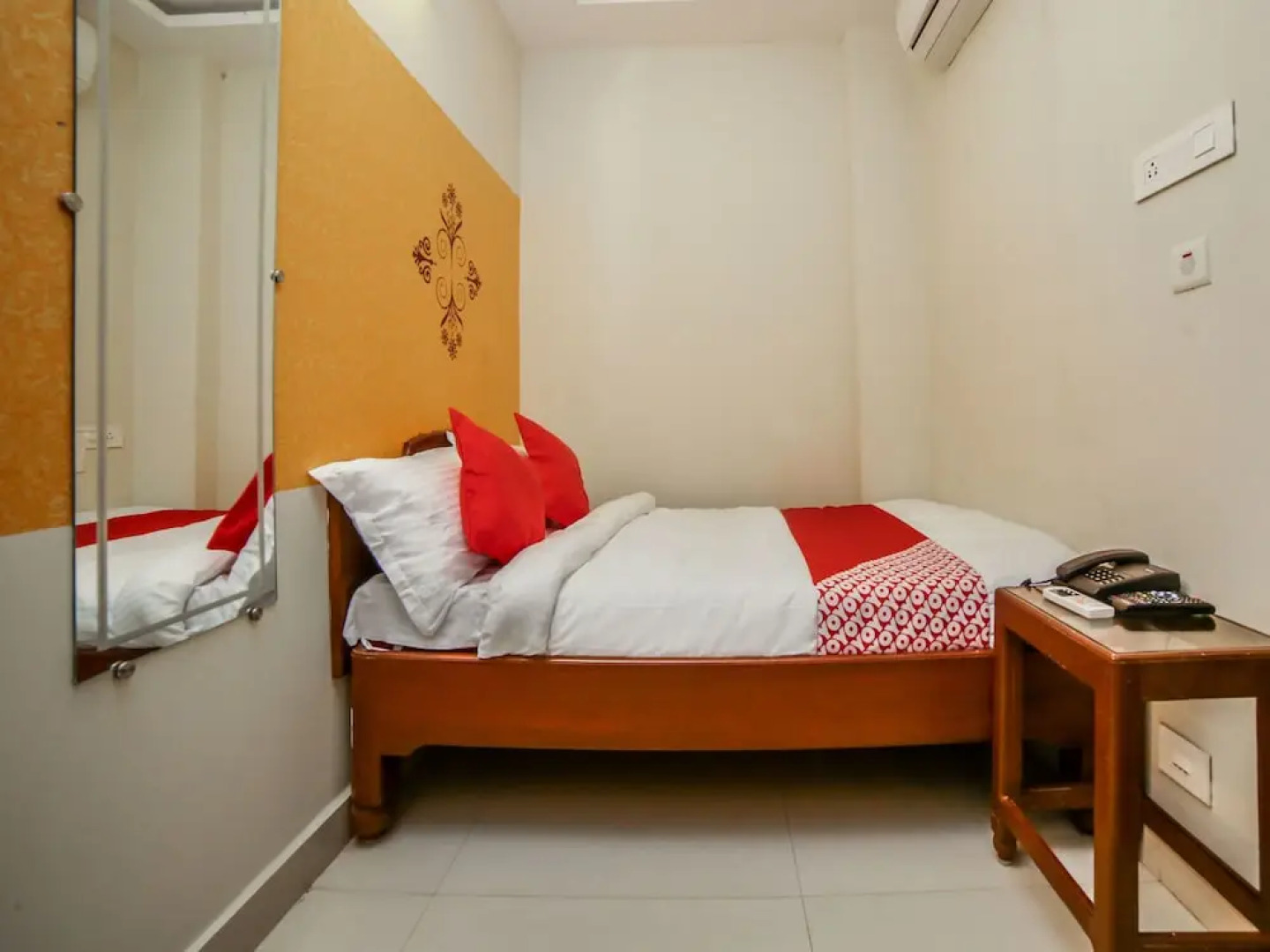 OYO 13909 Kartikeya Grande