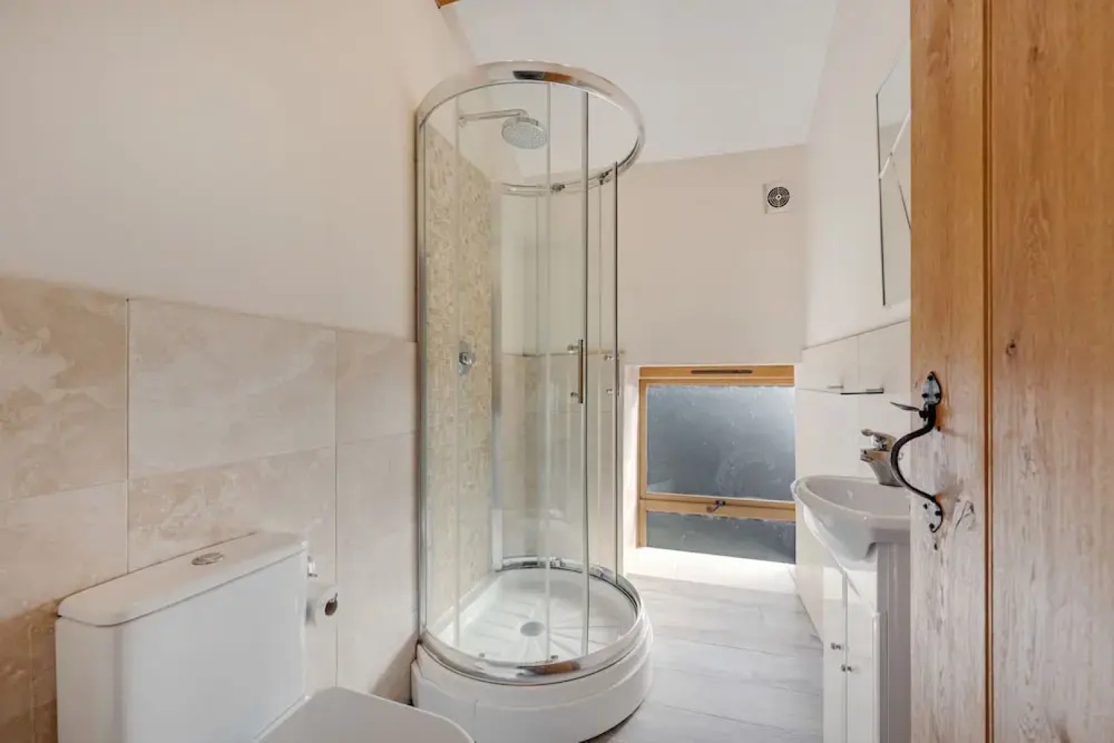 5-bed Retreat, Sleeps 12 in Harrogate With Hot Tub